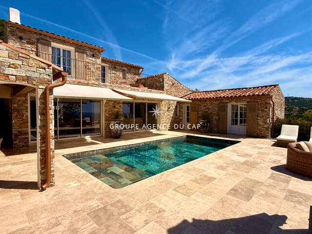 LES ISSAMBRES VILLA DE CHARME EN PIERRE VUE MER 5 CHAMBRES PISCINE — photo du bien