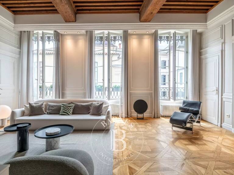Lyon 2 – Appartement traversant 129,76 m² - 3 chambres - Grenier - Cave — photo 1