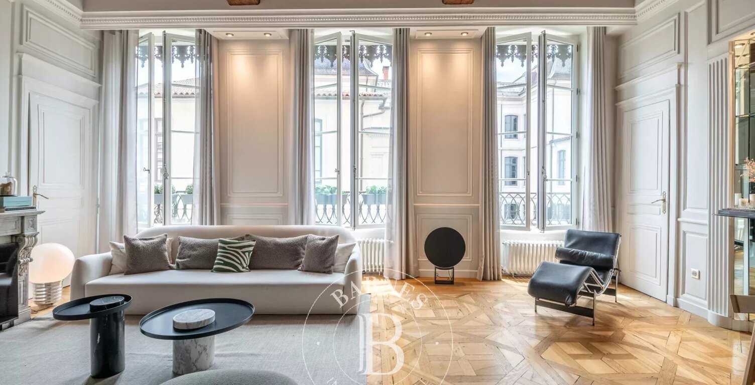 Lyon 2 – Appartement traversant 129,76 m² - 3 chambres - Grenier - Cave — photo 1