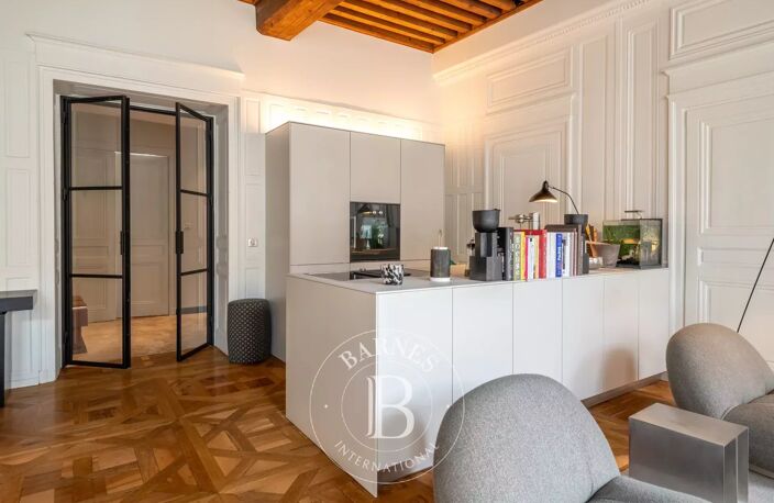 Lyon 2 – Appartement traversant 129,76 m² - 3 chambres - Grenier - Cave — photo 3