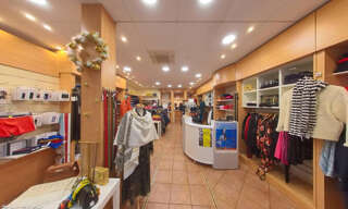 Commerce  68 m² à vendre à Crest (26400)