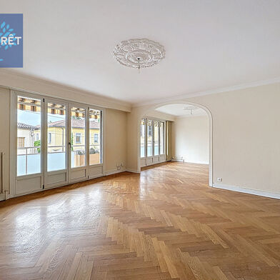 Appartement 5 pièces 1290 €