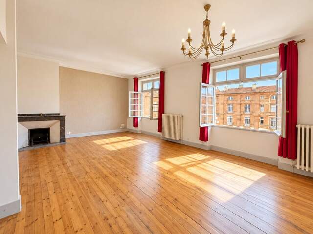 Appartement duplex de caractère de 200 m² – Place Nationale, Montauban – Fort potentiel patrimonial et locatif — photo du bien