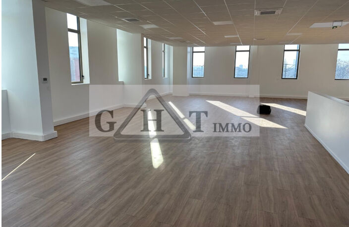 ENTREPOT 1154 M² A LOUER A GENNEVILLIERS — photo 4