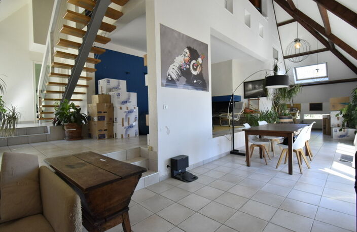 MAISON ATYPIQUE AVEC VUE EXCEPTIONNELLE — photo 4