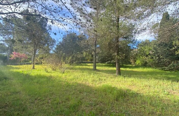 Terrain constructible 1020 m² — photo 2