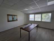 A LOUER - BUREAUX A HOUDAN — photo 3