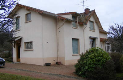Maison d'habitation proche centre ville. Construction en — photo du bien