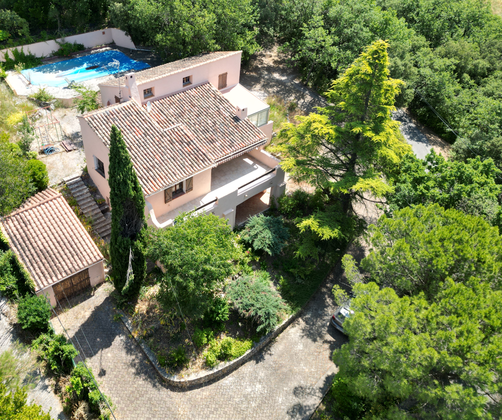 Villa / Maison  T10 à vendre Garéoult 83136