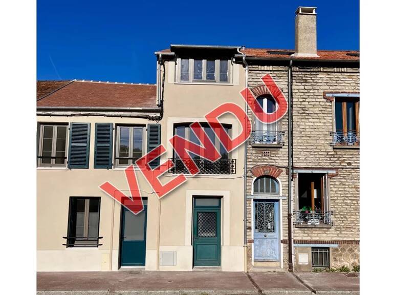 EXCLU ARTHURIMMO - HOUDAN Maison de ville avec terrasse — photo 1