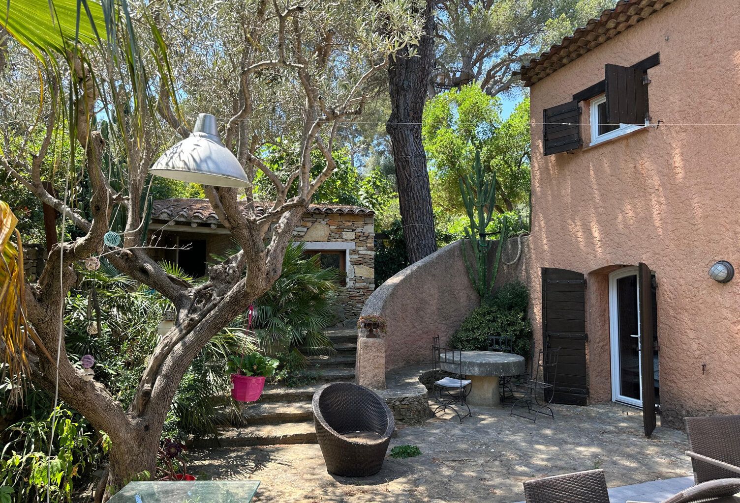 À  LA CIOTAT, charmante Villa T5 de 145 m2 avec studio indép — photo 1