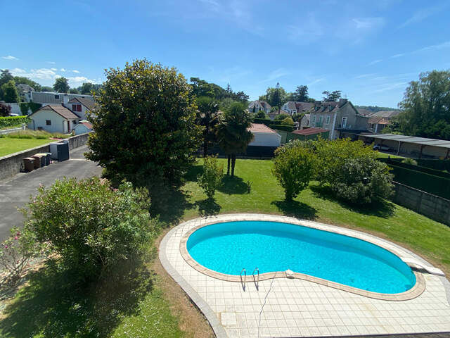 Maison Gelos 9 pièce(s) 300 m2 — photo du bien