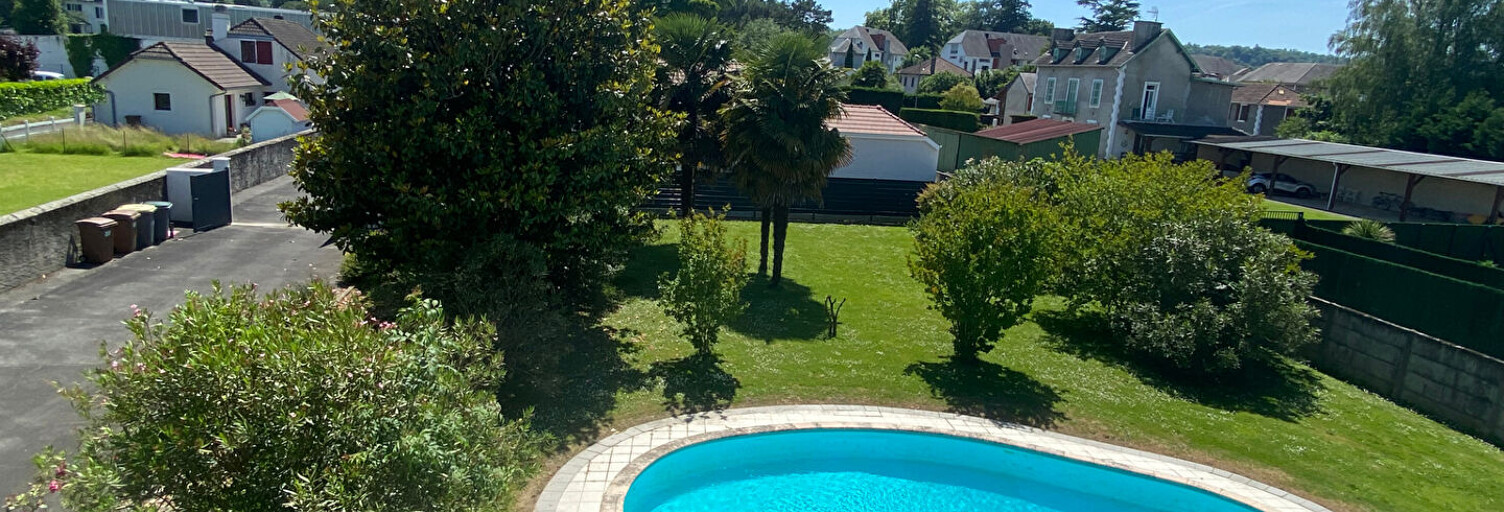 Maison 9 Pièces 300 m² à vendre à Gelos (64110)