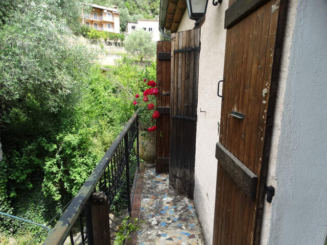 Jolie maison avec jardin sise sur la commune du Cros d'Utelle — photo du bien