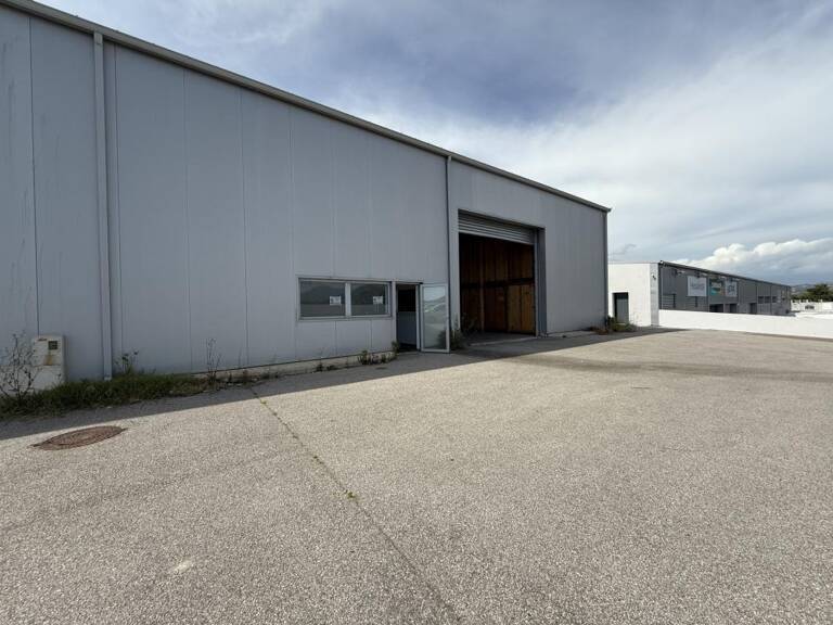 Hangar à vendre — photo 1