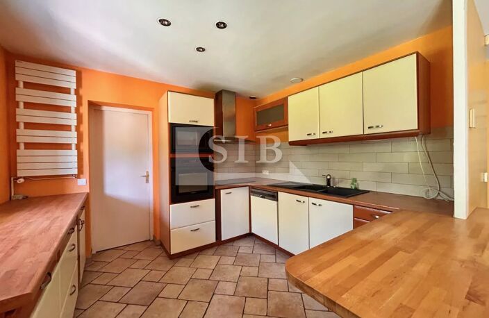 SECTEUR PRIVILEGIE - Maison 9 pièces avec beau jardin — photo 4