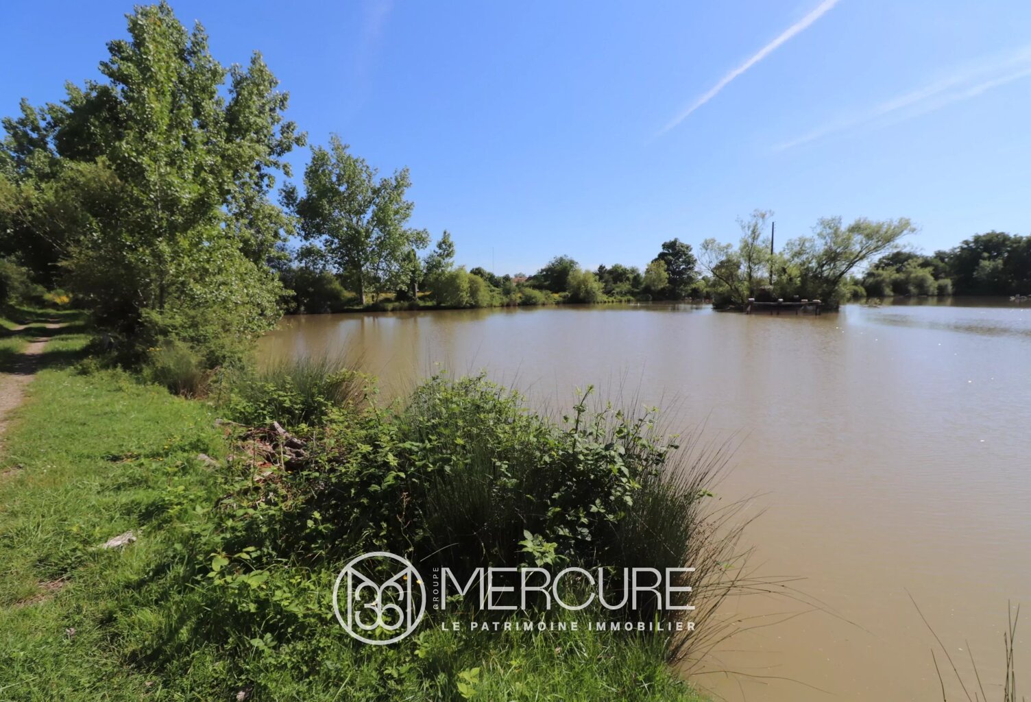PROPRIETE RURALE AVEC ETANG ET PRÉS — photo 1