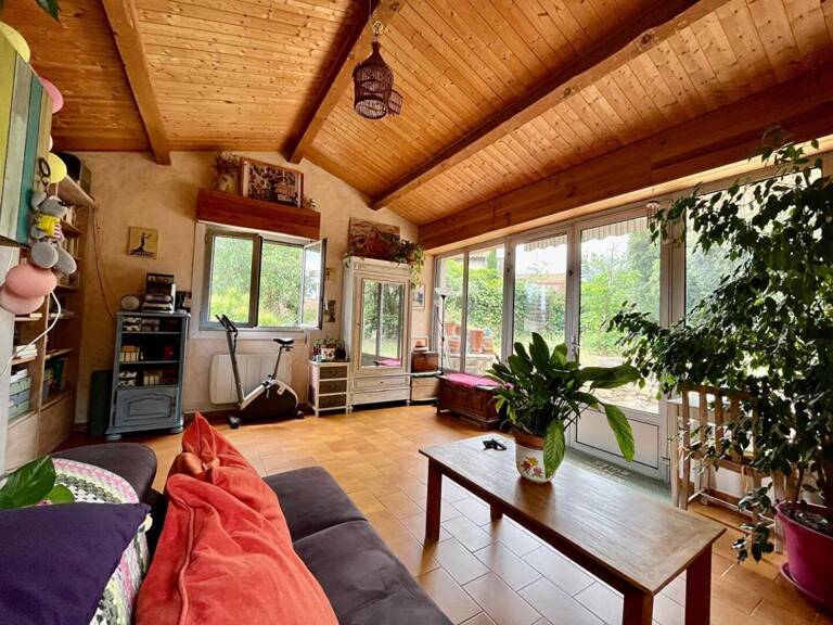 jolie petite maison de 75m2 sur terrain arboré — photo 1