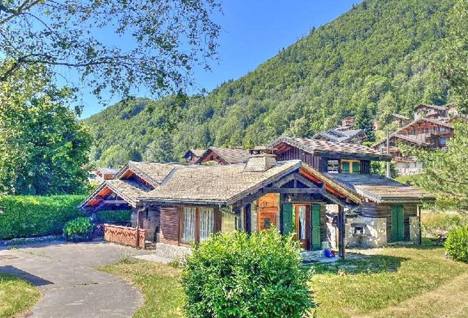 Vente maison 8 pièces 180 m² Montriond (74110) — photo 1