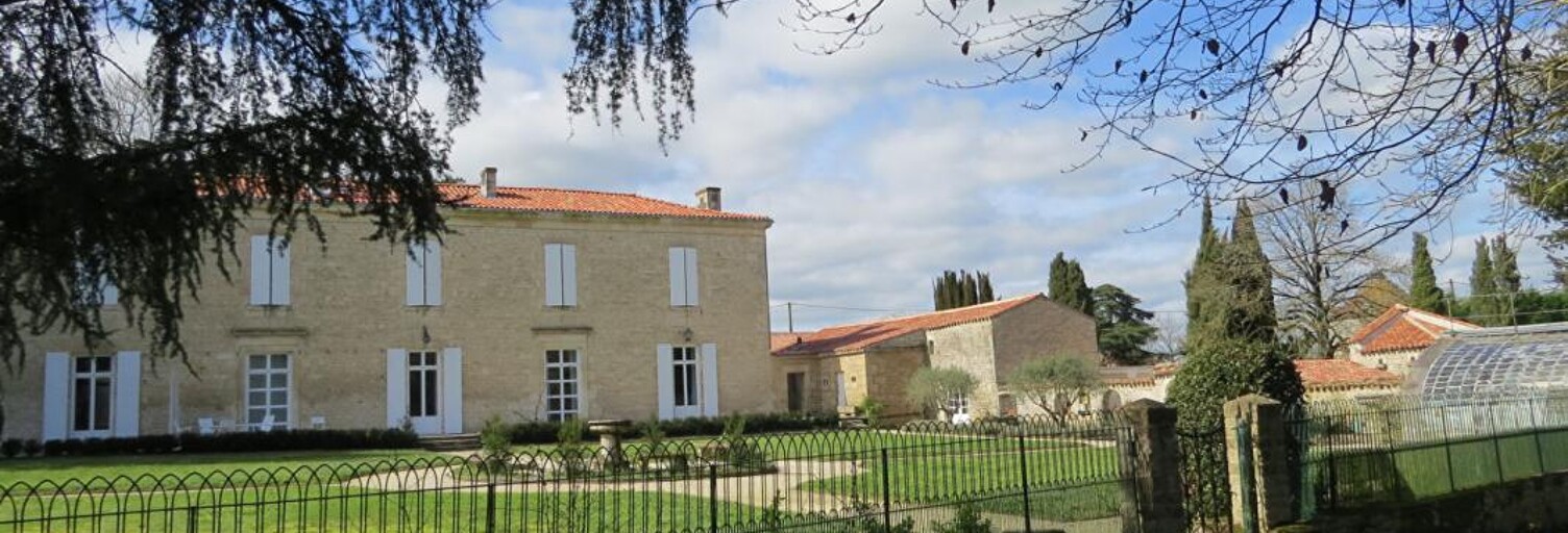 Maison 12 Pièces 400 m² à vendre à Fontenay-le-Comte (85200)