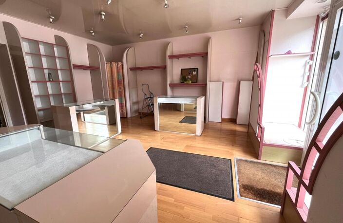 Charmante maison en pierre avec local commercial – En plein cœur de Rostrenen — photo 4