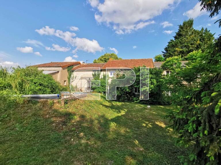 8074 : Belle longère en pierre et tuiles de 192 m² avec 175 m? — photo 1