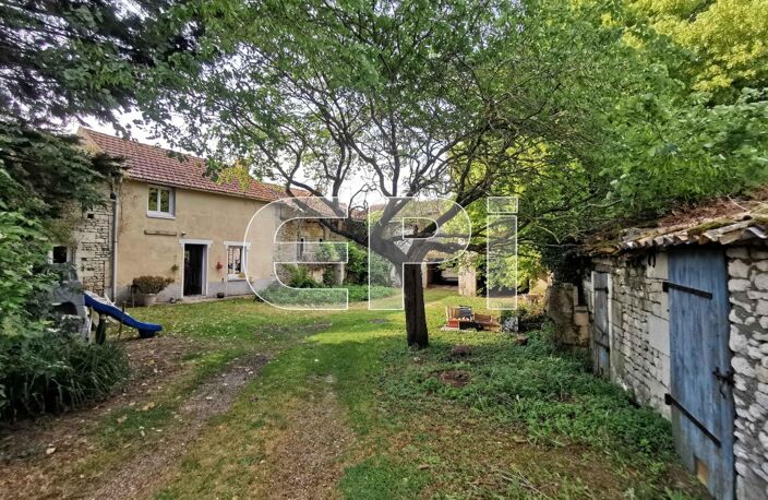 8074 : Belle longère en pierre et tuiles de 192 m² avec 175 m? — photo 2