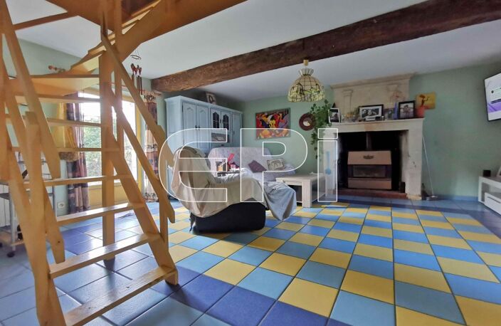 8074 : Belle longère en pierre et tuiles de 192 m² avec 175 m? — photo 4