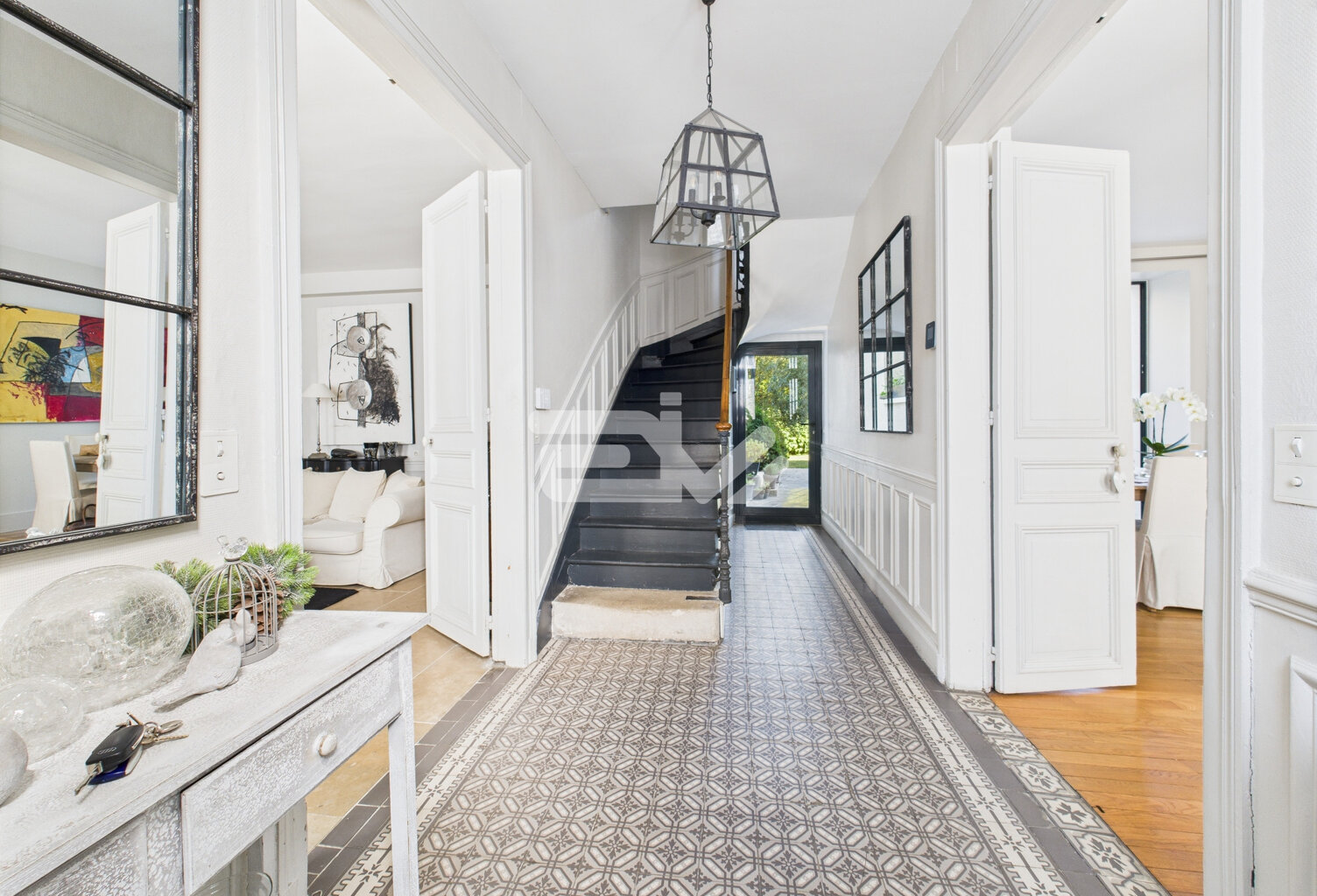Jolie Maison Familiale avec Dépendances, Piscine et Jardin, à Proximité de Toutes Commodités — photo 1