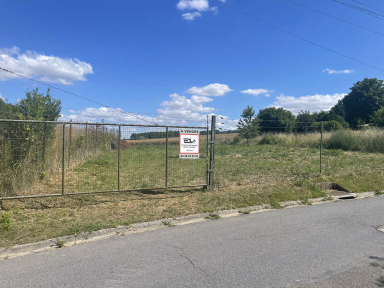 En retrait de la route principale au calme avec vue sur les champs. — photo 1
