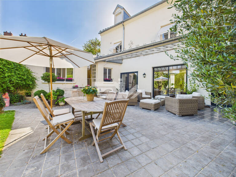Jolie Maison Familiale avec Dépendances, Piscine et Jardin, à Proximité de Toutes Commodités — photo 1