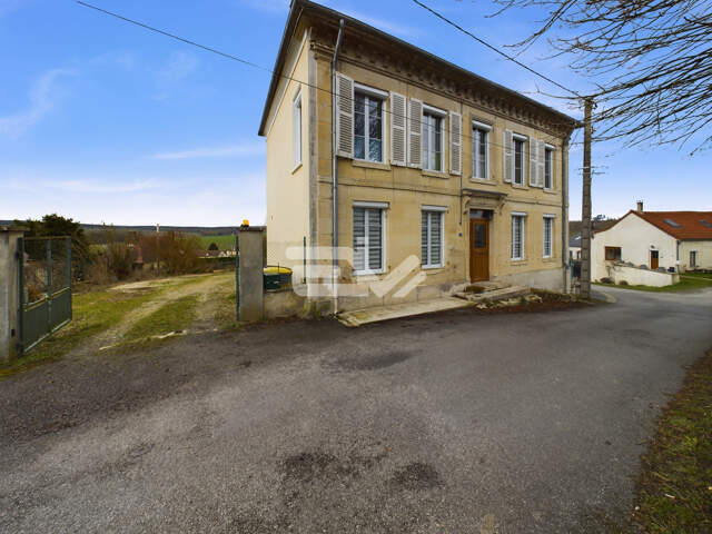 Maison de maître en proximité direct de fismes avec vue campagne — photo du bien