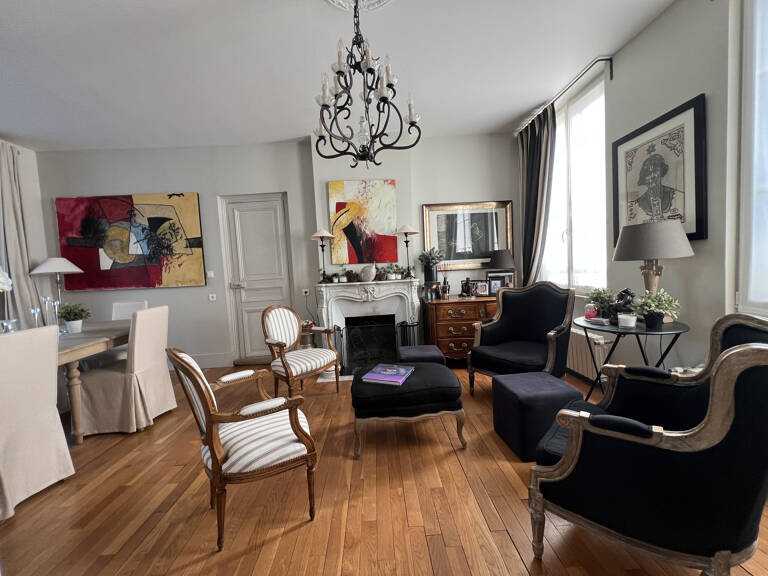 Maison de Maître en Pierre - 340 m² avec Piscine et Dépendances, dans une Commune avec Toutes Commodités — photo 1
