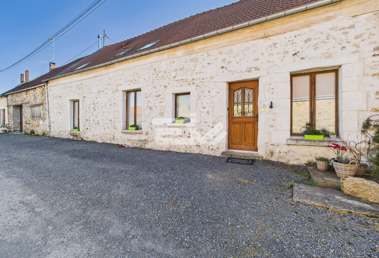 Longère ancienne en pierre avec grange attenante sur belle parcelle de terrain close — photo 1