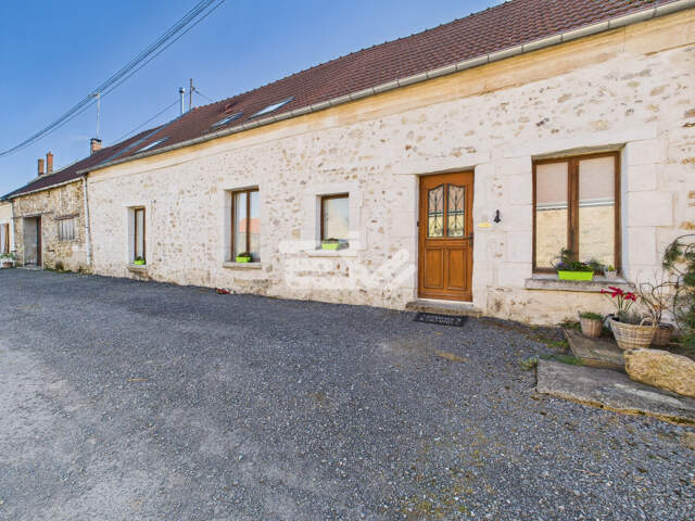 Longère ancienne en pierre avec grange attenante sur belle parcelle de terrain close — photo du bien