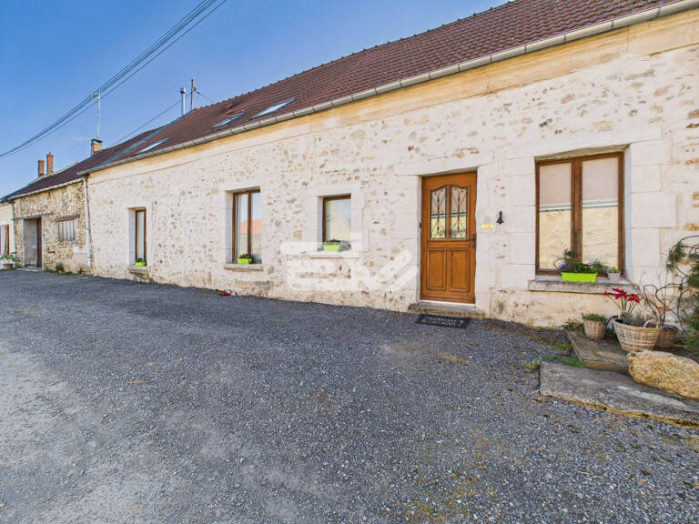 Longère ancienne en pierre avec grange attenante sur belle parcelle de terrain close — photo 1