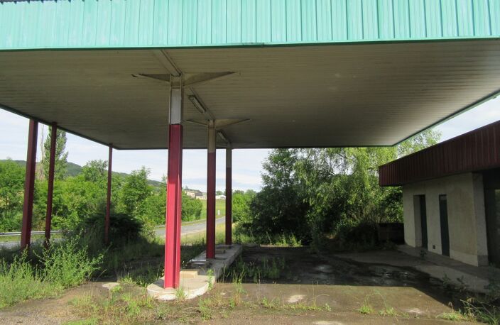 SAINT CHRISTOPHE VALLON Local commercial avec appartement  sur 4700 m² de terrain — photo 2