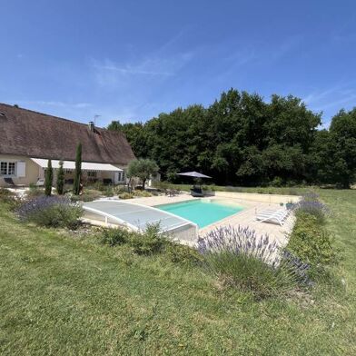 Maison 10 pièces 421200 €