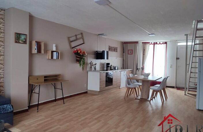 immeuble comprenant un appartement F4 et un duplex F2 le tou — photo 2