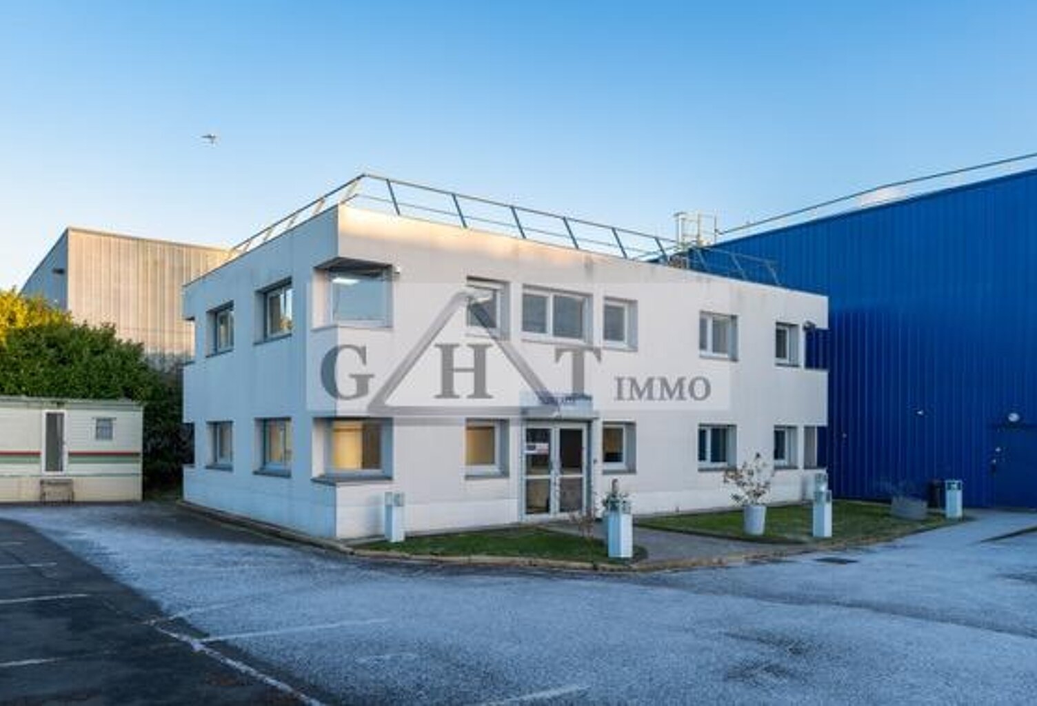 BATIMENT INDÉPENDANT À LOUER — photo 1