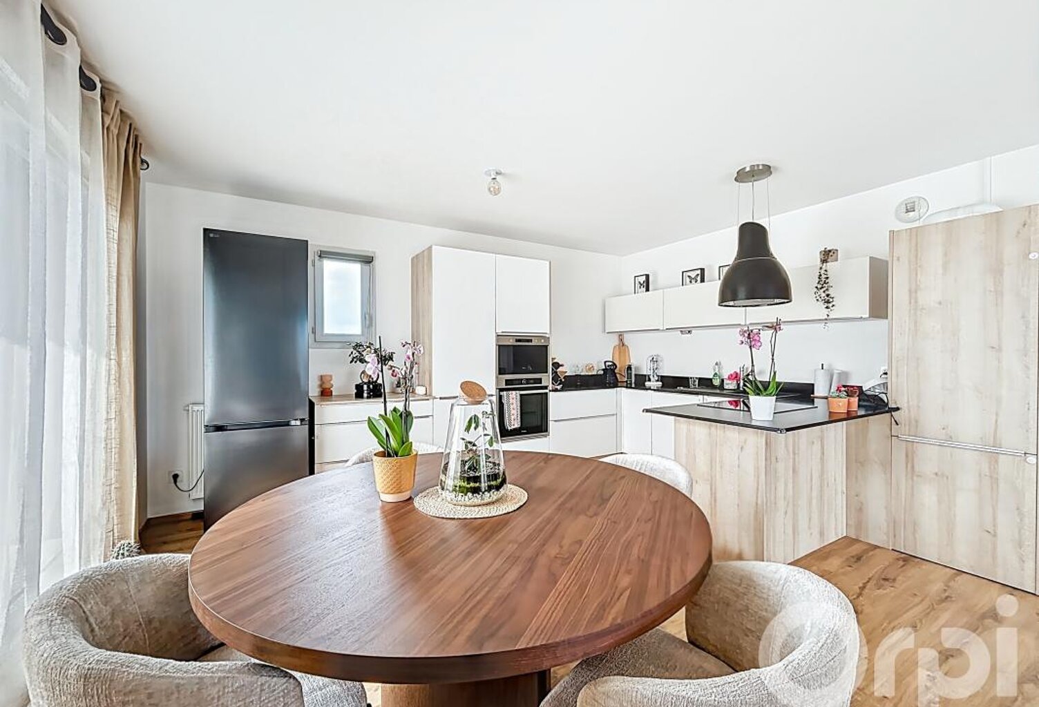 Dernier étage – Appartement traversant de 96 m² avec vues panoramiques, 3 chambres, 2 terrasses et 2 garages – Vendu loué — photo 1