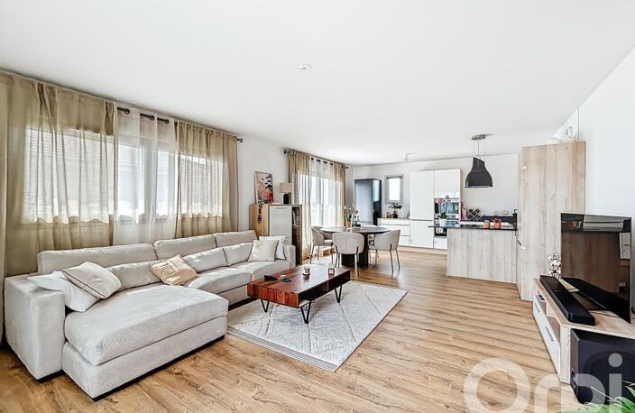 Dernier étage – Appartement traversant de 96 m² avec vues panoramiques, 3 chambres, 2 terrasses et 2 garages – Vendu loué — photo 2