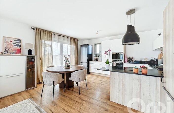 Dernier étage – Appartement traversant de 96 m² avec vues panoramiques, 3 chambres, 2 terrasses et 2 garages – Vendu loué — photo 3