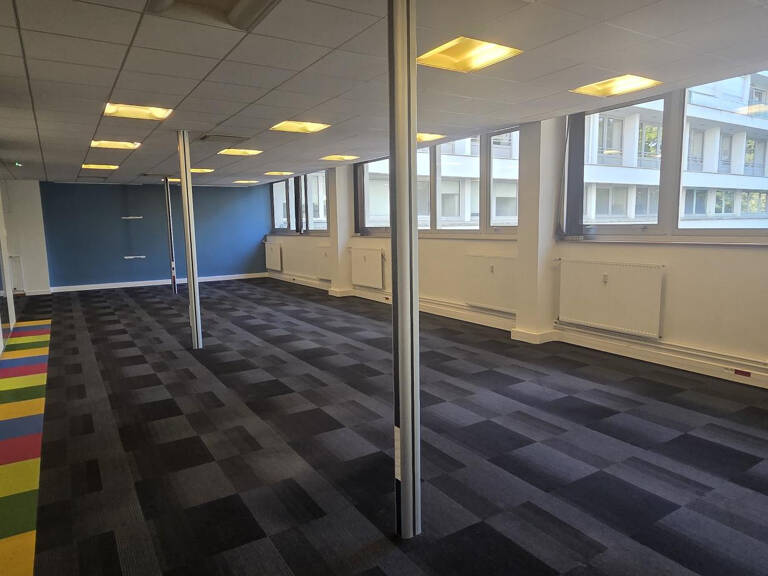 LOCAL PROFESSIONNEL/BUREAUX A VENDRE ANGERS CENTRE — photo 1