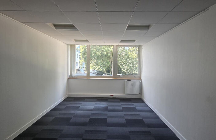 LOCAL PROFESSIONNEL/BUREAUX A VENDRE ANGERS CENTRE — photo 5