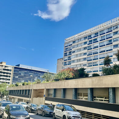 Commerce  599900 €