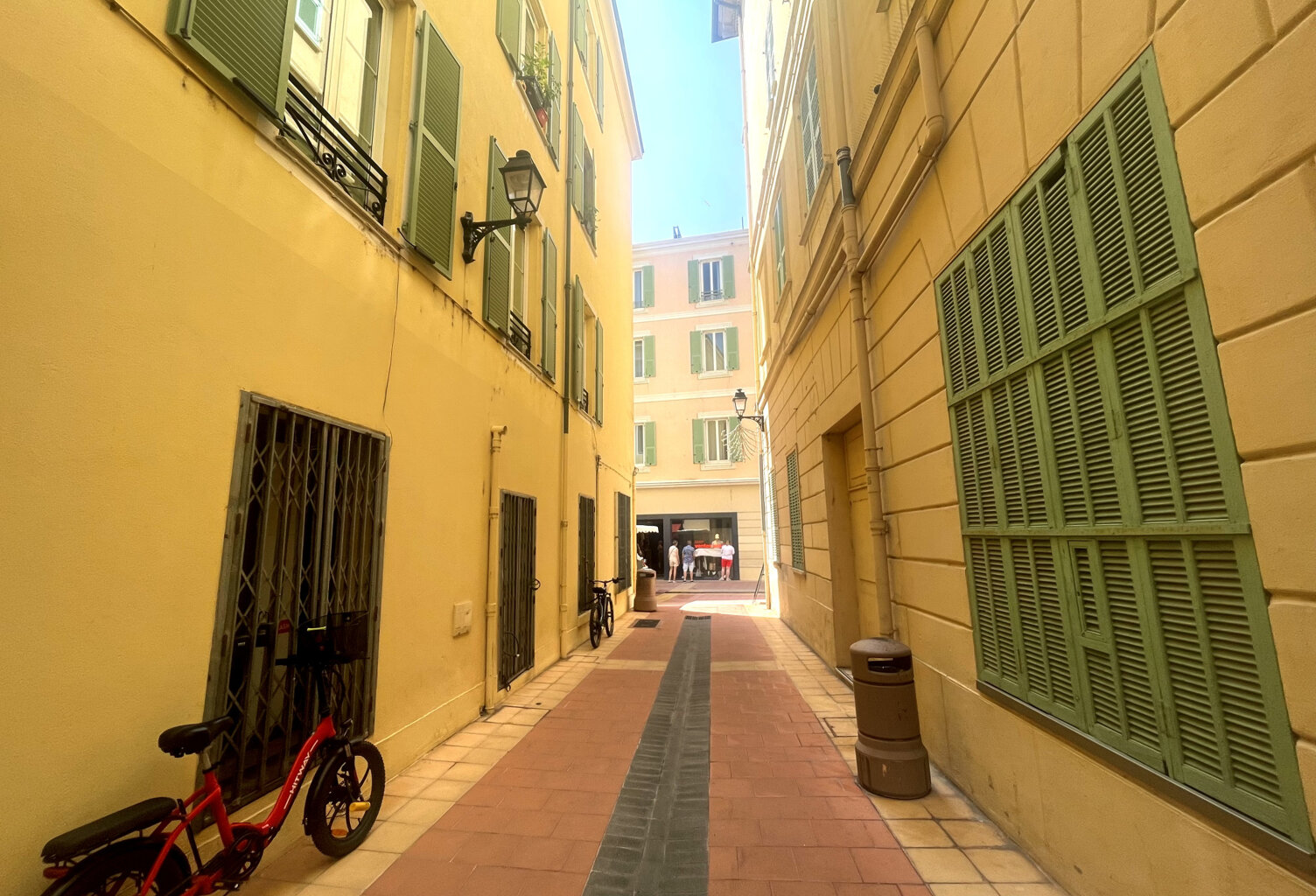EXCLUSIVITÉ   VENTE DROIT AU BAIL   CENTRE-VILLE MENTON RUE — photo 1