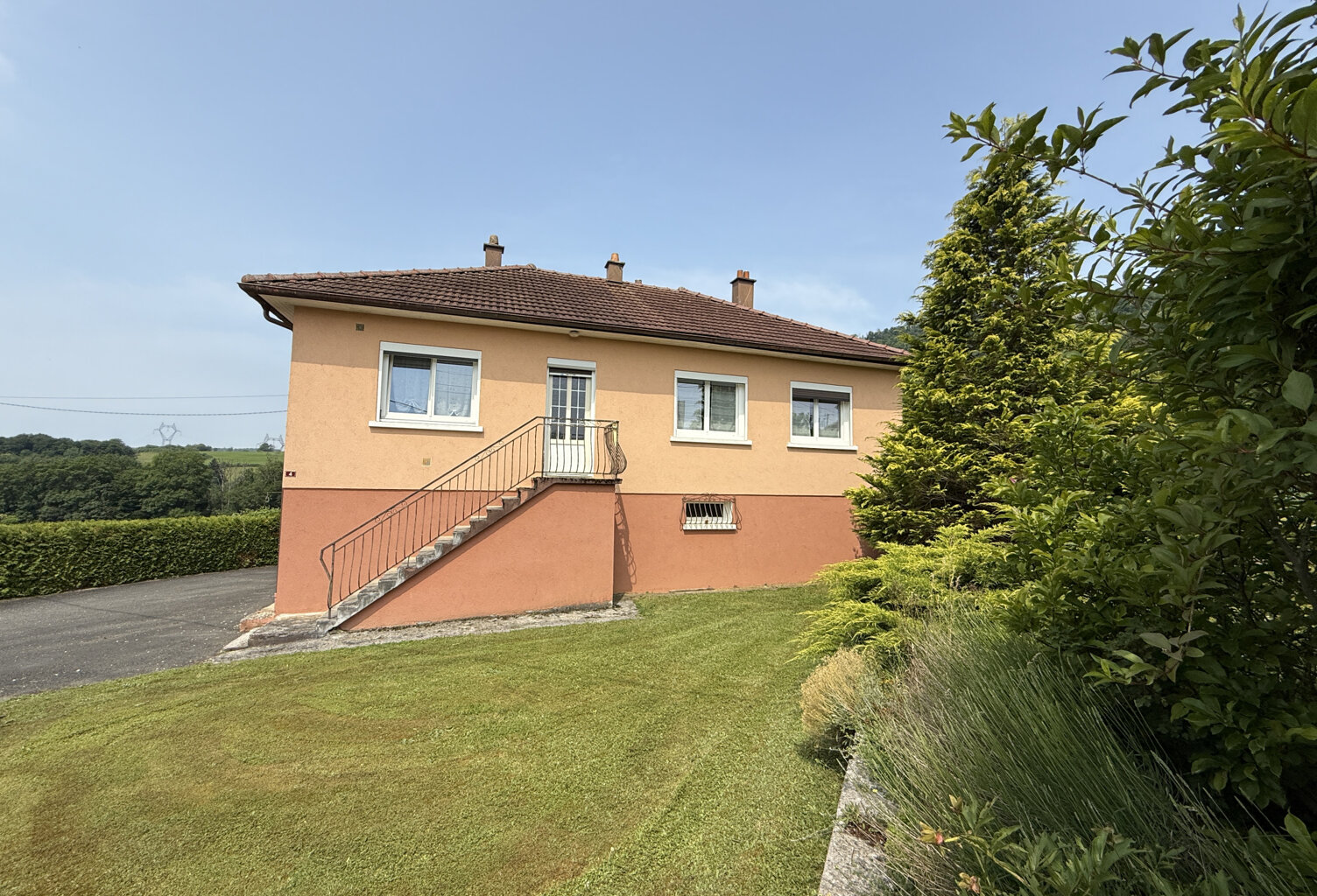 FEULE - AGREABLE MAISON SUR SOUS-SOL — photo 1
