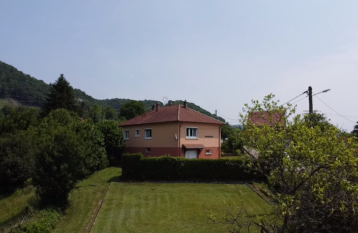FEULE - AGREABLE MAISON SUR SOUS-SOL — photo 2