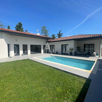 Maison 6 pièces 599000 €
